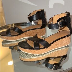 Adrienne Vittadini Black and Tan Wedge Sandals